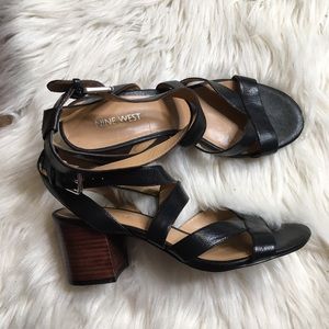 Black Nine West sandal heel 7